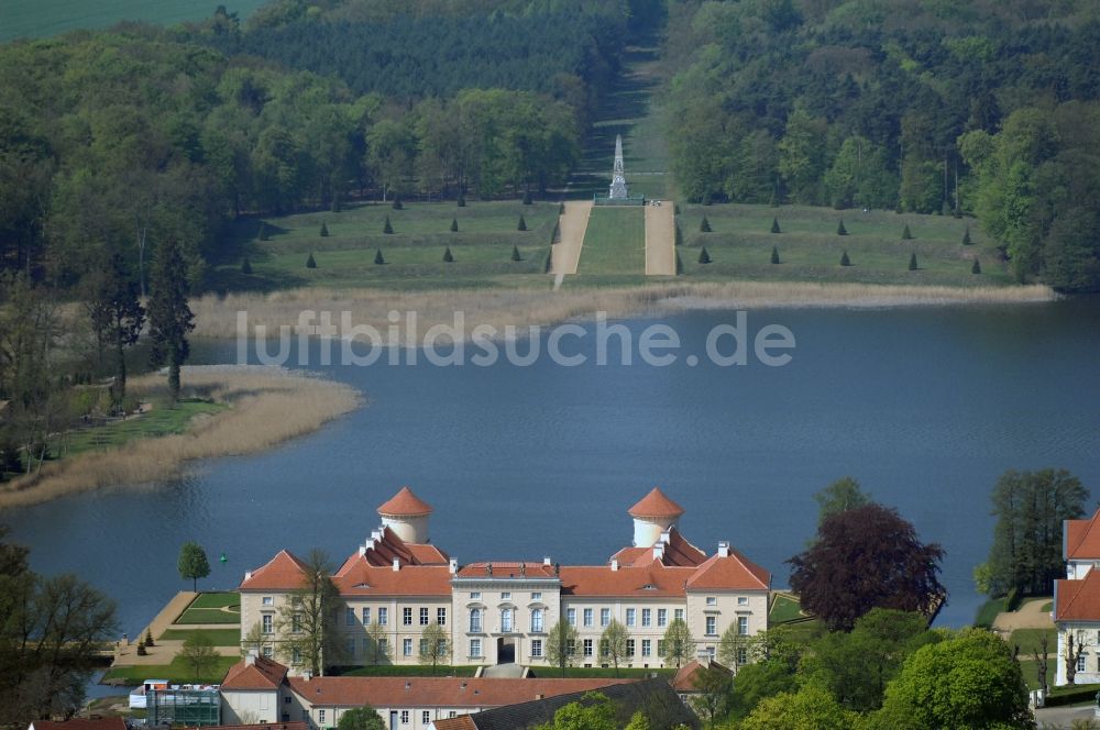 Luftbild Rheinsberg - Wassergraben mit Wasserschloß Schloss Schloss Rheinsberg in Rheinsberg im Bundesland Brandenburg