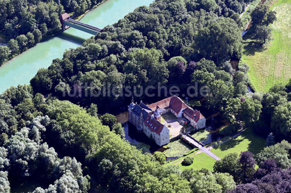 Luftbild Senden - Wassergraben mit Wasserschloß Schloss Schloß Senden in Senden im Bundesland Nordrhein-Westfalen, Deutschland