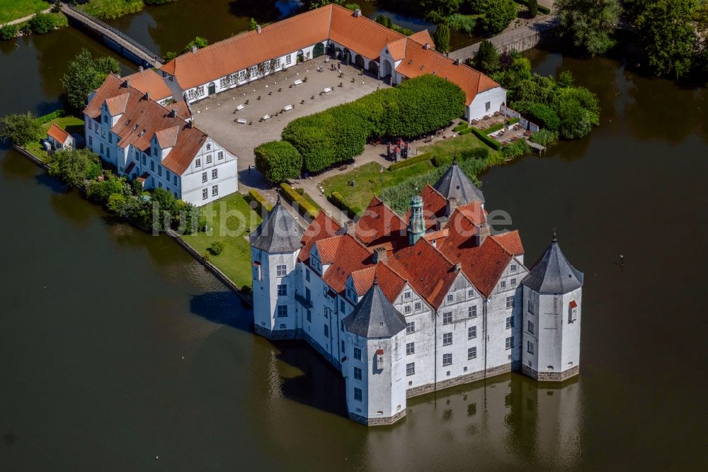 Luftbild Glücksburg - Wassergraben mit Wasserschloß Schloss am Schlossteich in Glücksburg (Ostsee) im Bundesland Schleswig-Holstein