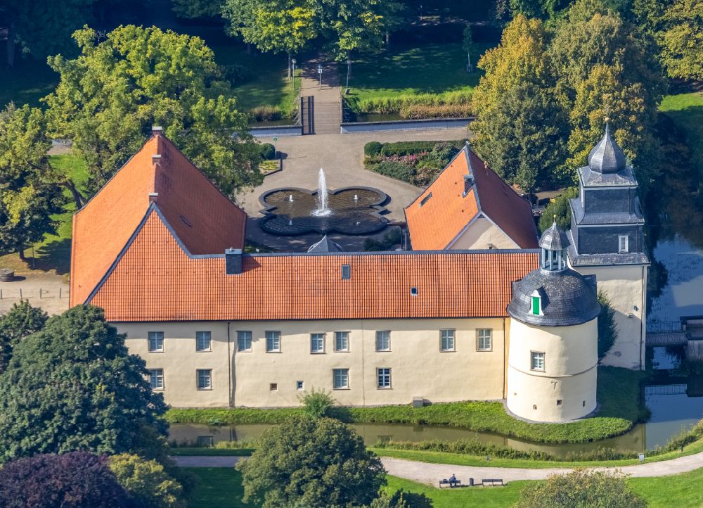 Luftaufnahme Schwelm - Wassergraben mit Wasserschloß Schloss in Schwelm im Bundesland Nordrhein-Westfalen