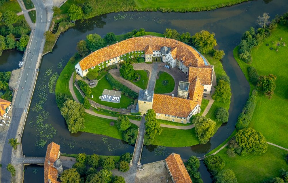 Luftbild Steinfurt - Wassergraben mit Wasserschloß Schloss in Steinfurt im Bundesland Nordrhein-Westfalen, Deutschland