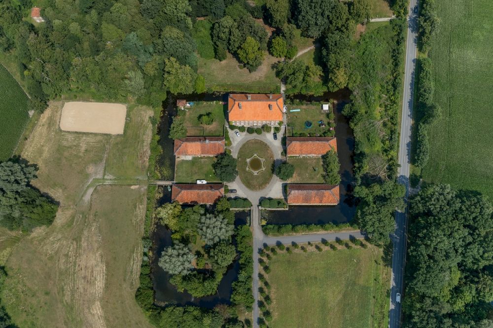 Luftbild Drensteinfurt - Wassergraben mit Wasserschloß Schloss Venne in Drensteinfurt im Bundesland Nordrhein-Westfalen, Deutschland
