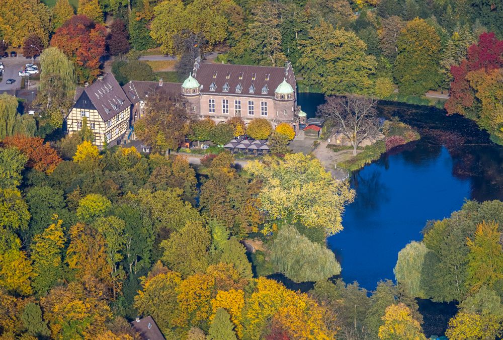 Luftbild Gladbeck - Wassergraben mit Wasserschloß Schloss Wittringen in Gladbeck im Bundesland Nordrhein-Westfalen