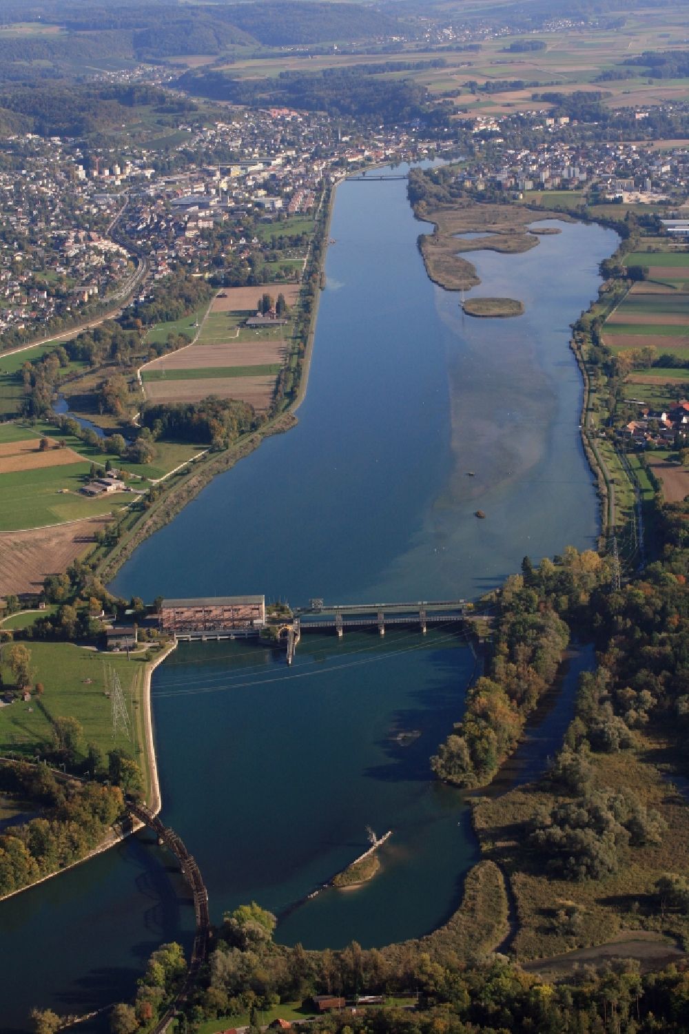 Luftaufnahme Klingnau - Wasserkraftwerk KRA an der Aare in Klingnau im Kanton Aargau, Schweiz