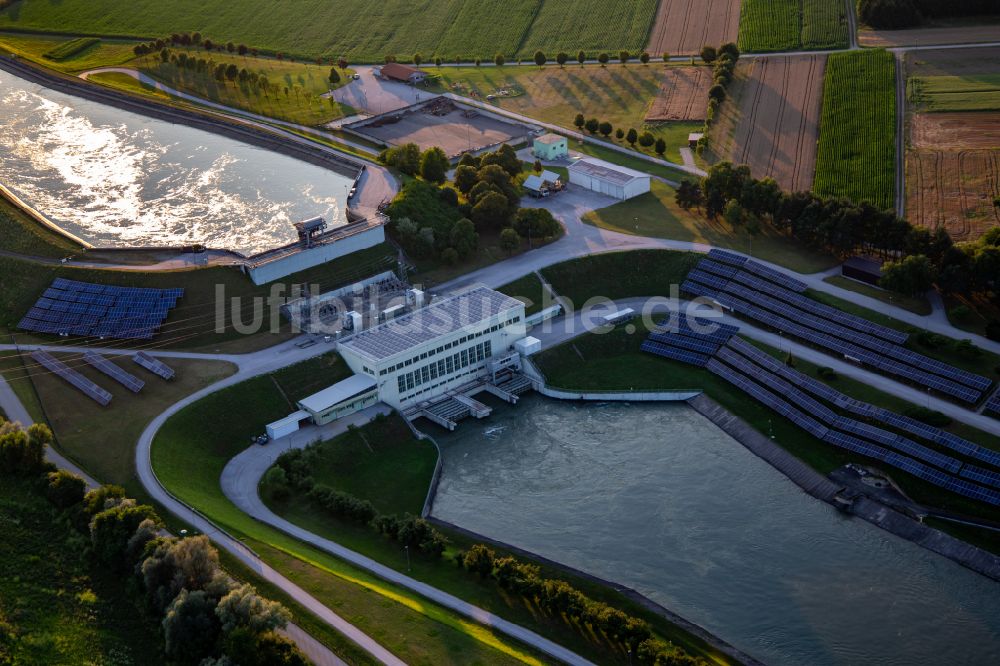 Luftbild Zlatolicje - Wasserkraftwerk HE Zlatolicje mit Photovoltaik-Panels an der Uferböschung am Drau-Kanal HE Zlatolicje in Zlatolicje in Upravna enota Maribor, Slowenien