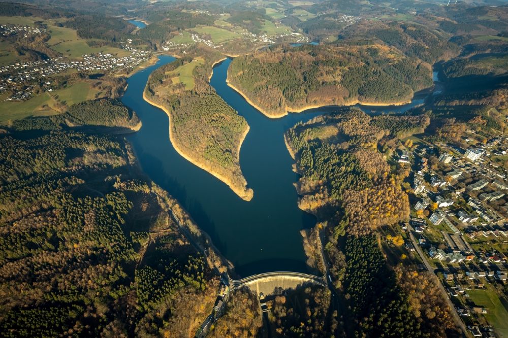Luftbild Gummersbach - Wassermangel an den Uferbereichen der Aggertalsperre in Gummersbach im Bundesland Nordrhein-Westfalen, Deutschland