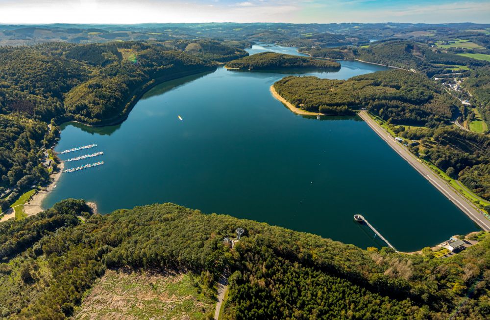 Luftbild Attendorn - Wassermangel an den Uferbereichen der Biggetalsperre in Attendorn im Bundesland Nordrhein-Westfalen, Deutschland