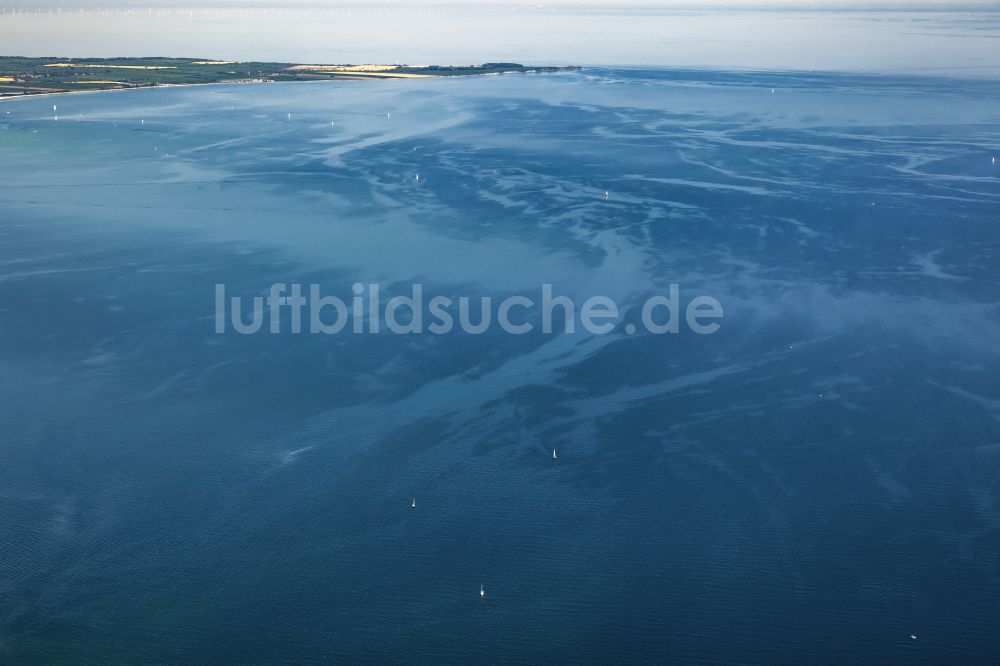 Luftbild Fehmarn - Wasseroberfläche an der Meeres- Küste in Fehmarn im Bundesland Schleswig-Holstein, Deutschland
