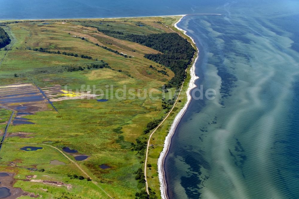 Luftaufnahme Geltinger Birk - Wasseroberfläche an der Meeres- Küste am Geltinger Birk im Bundesland Schleswig-Holstein, Deutschland