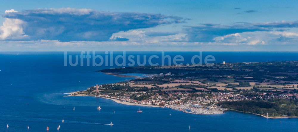 Luftaufnahme Kiel - Wasseroberfläche an der Meeres- Küste in der Kieler Förde zwischen Holtenau und Laboe im Bundesland Schleswig-Holstein, Deutschland