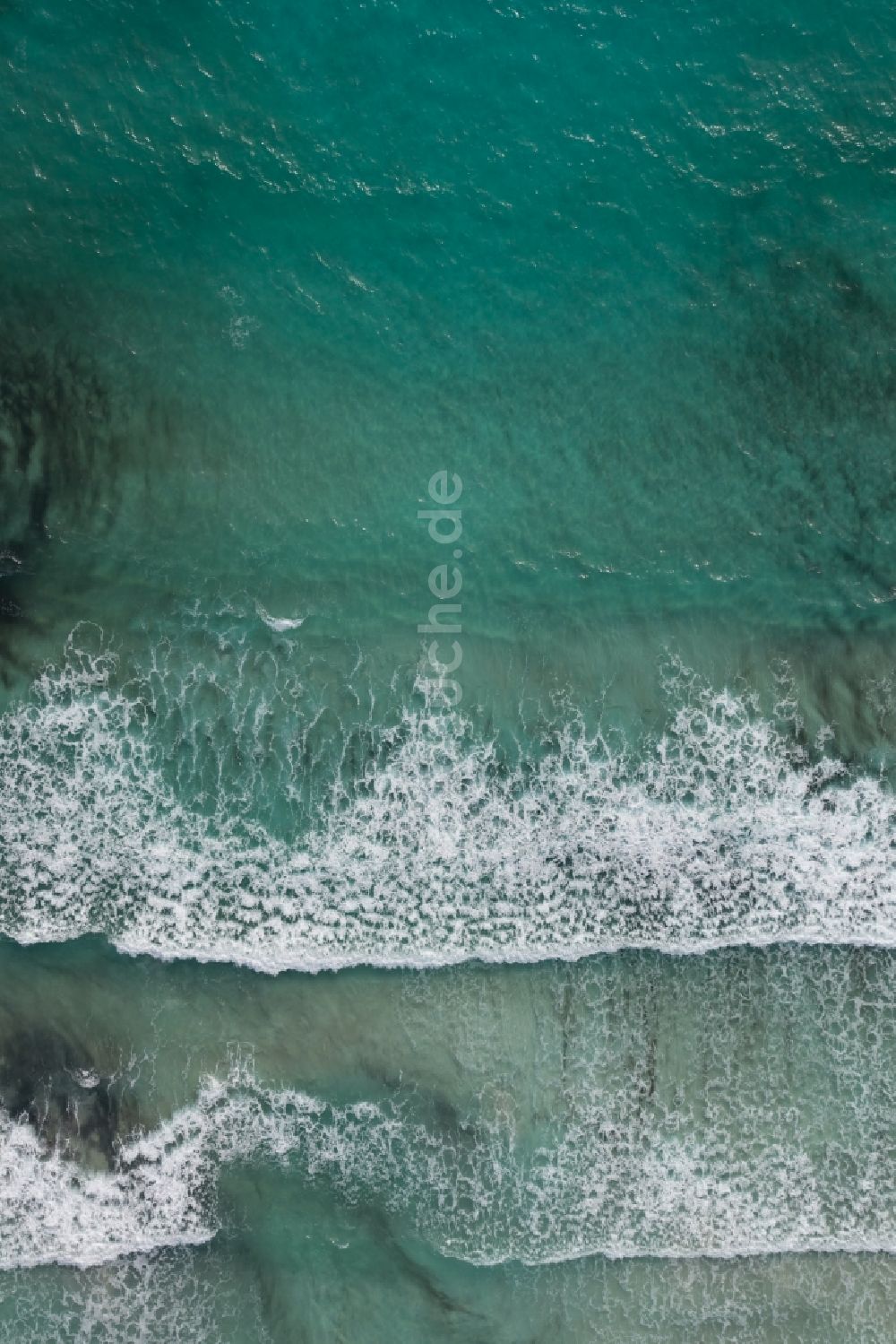 Luftaufnahme Llucmajor - Wasseroberfläche an der Meeres- Küste des Mittelmeer in Llucmajor auf der balearischen Mittelmeerinsel Mallorca, Spanien