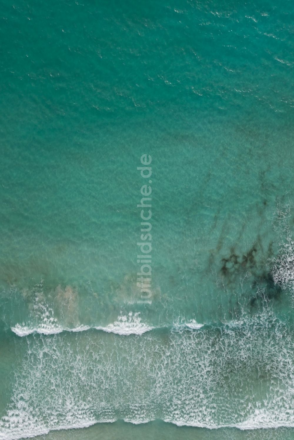 Luftbild Llucmajor - Wasseroberfläche an der Meeres- Küste des Mittelmeer in Llucmajor auf der balearischen Mittelmeerinsel Mallorca, Spanien