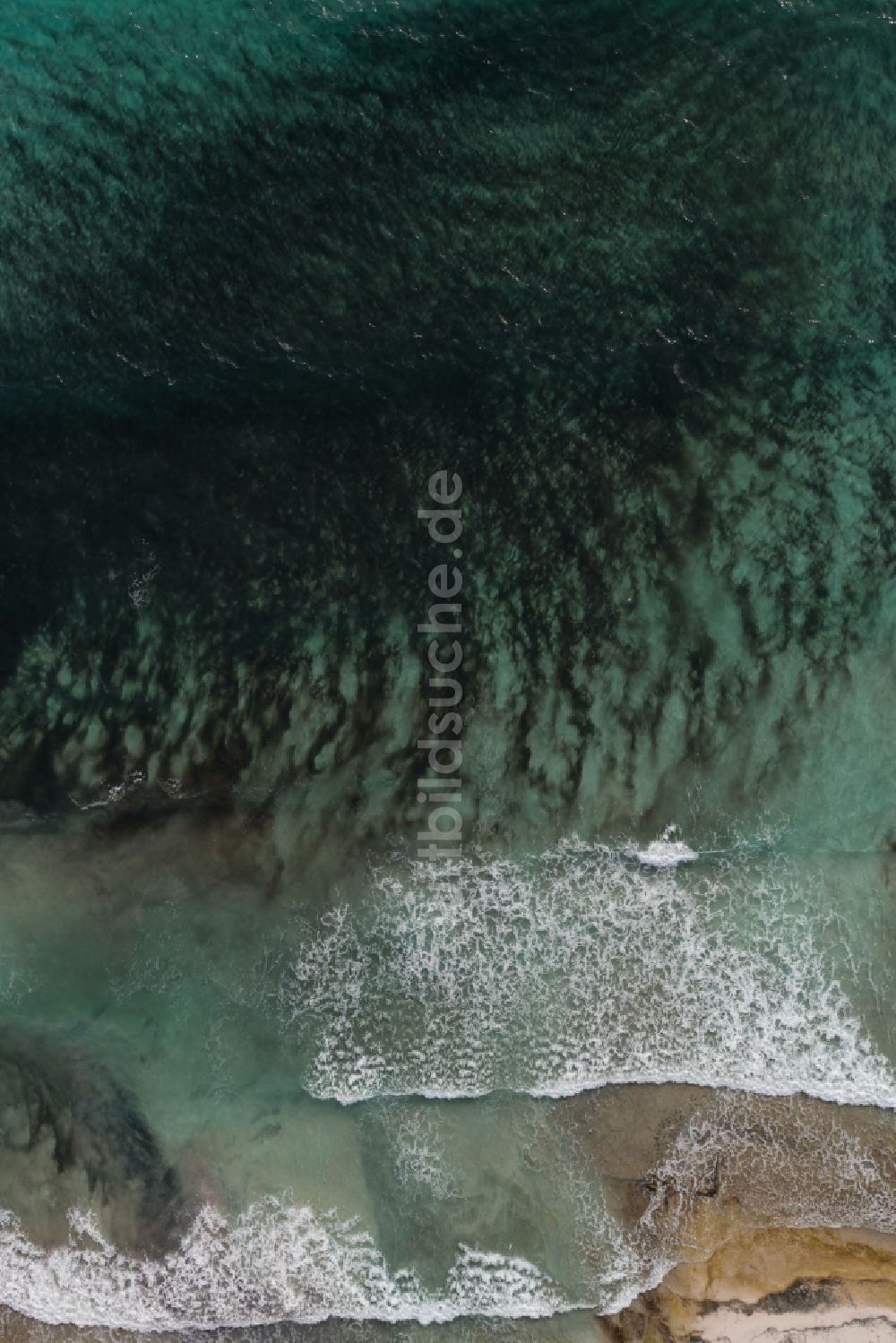 Luftaufnahme Llucmajor - Wasseroberfläche an der Meeres- Küste des Mittelmeer in Llucmajor auf der balearischen Mittelmeerinsel Mallorca, Spanien