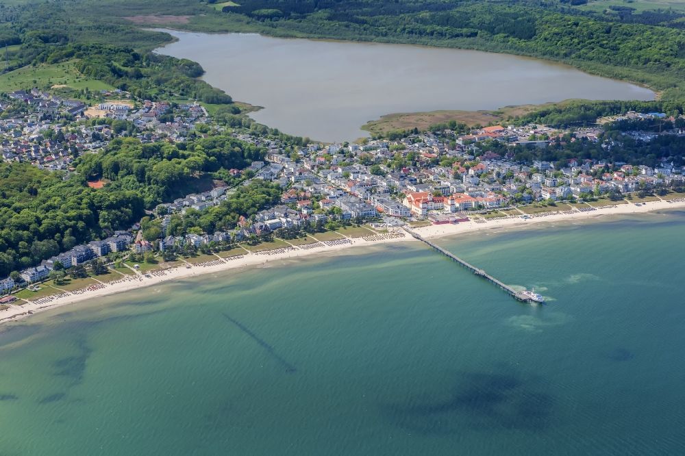 Luftbild Binz - Wasseroberfläche an der Meeres- Küste der Ostsee in Binz im Bundesland Mecklenburg-Vorpommern