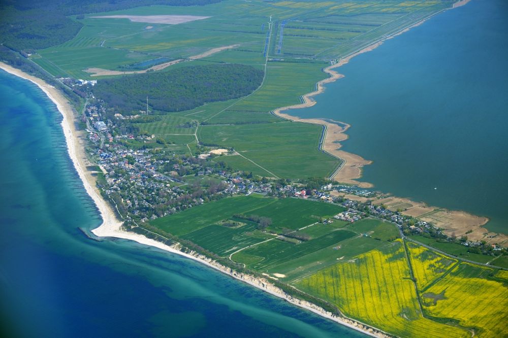 Luftbild Ahrenshoop - Wasseroberfläche an der Meeres- Küste Ostsee im Ortsteil Althagen in Ahrenshoop im Bundesland Mecklenburg-Vorpommern