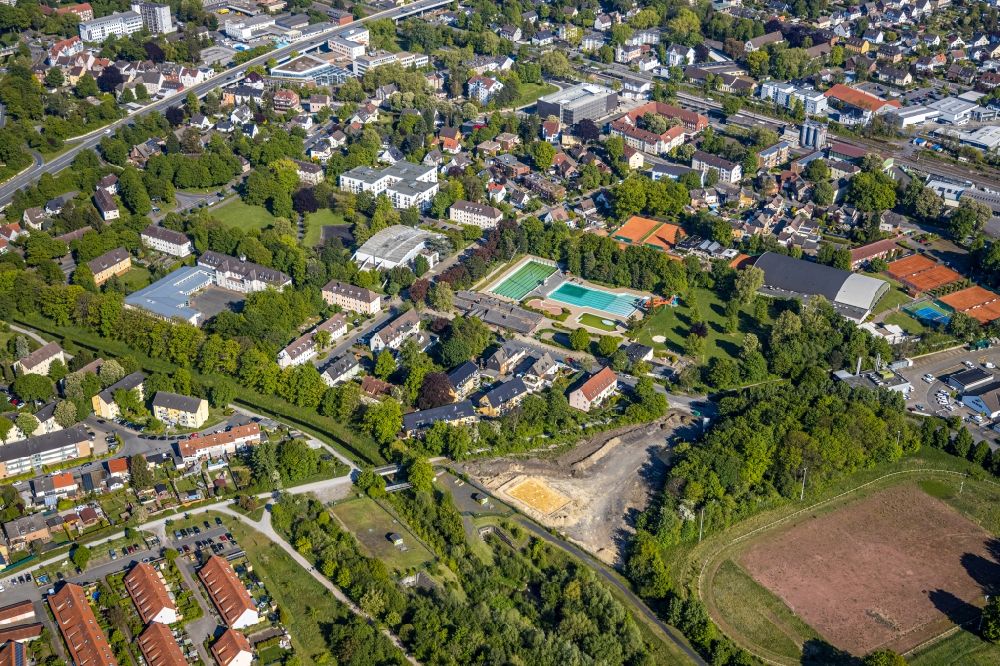 Luftbild Kamen - Wasserrutsche am Schwimmbecken des Freibades Freibad Kamen-Mitte Am Schwimmbad in Kamen im Bundesland Nordrhein-Westfalen, Deutschland