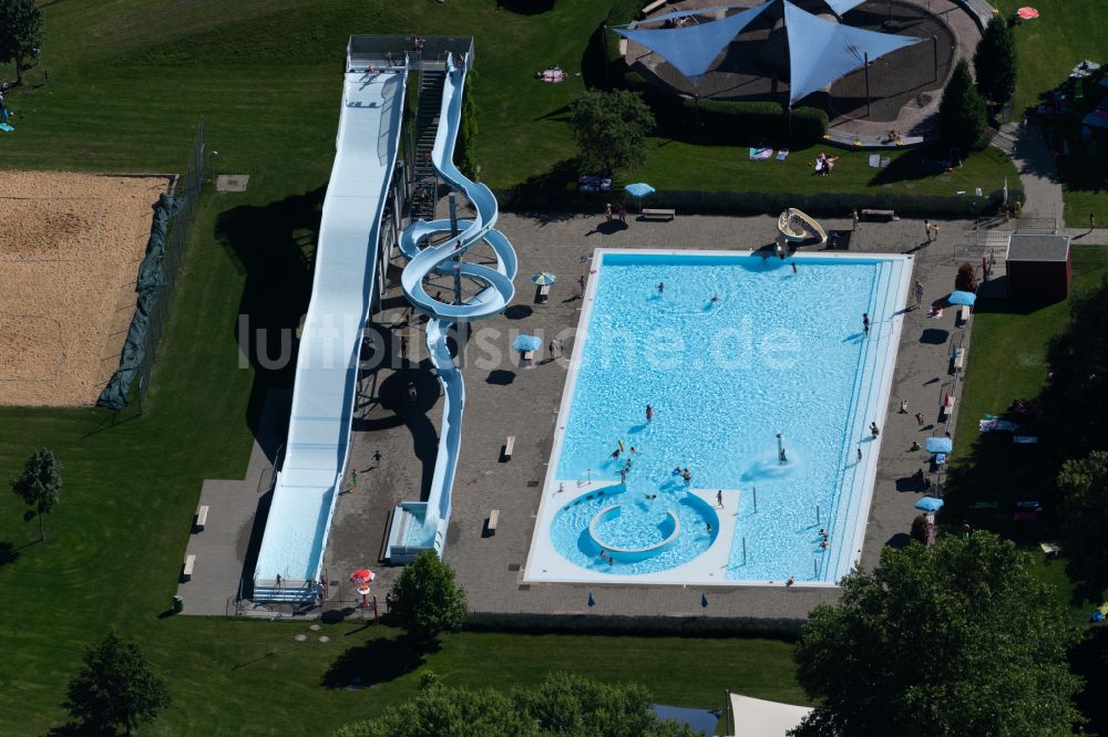 Luftbild Kreuzlingen - Wasserrutsche am Schwimmbecken des Freibades Schwimmbad Hörnli in Kreuzlingen im Kanton Thurgau, Schweiz