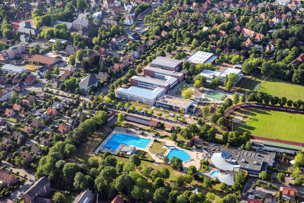 Luftbild Stade - Wasserrutsche am Schwimmbecken des Freibades Solemio Erlebnis- und Solebad in Stade im Bundesland Niedersachsen, Deutschland