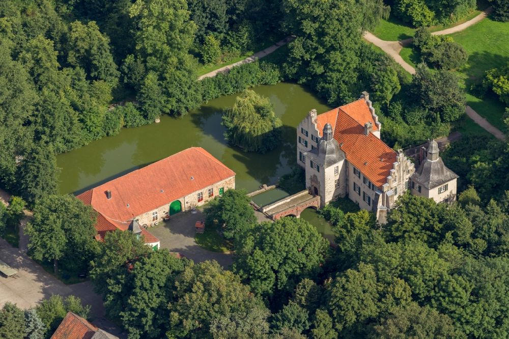 Luftaufnahme Dortmund - Wasserschloss Haus Dellwig im Ortsteil Lüttgendortmund-Mitte in Dortmund im Bundesland Nordrhein-Westfalen