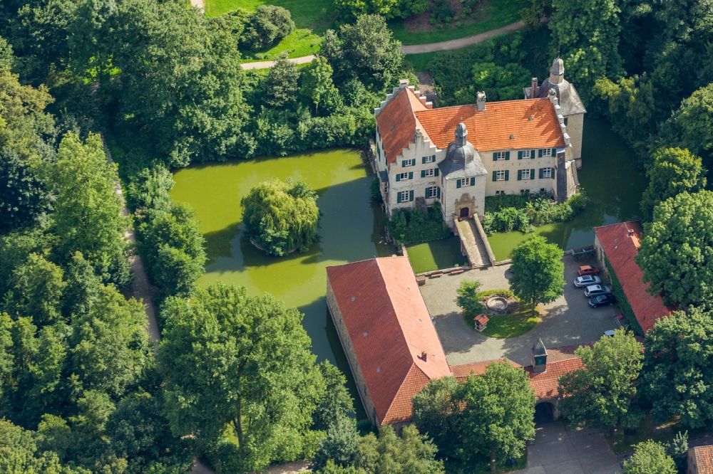 Luftbild Dortmund - Wasserschloss Haus Dellwig im Ortsteil Lüttgendortmund-Mitte in Dortmund im Bundesland Nordrhein-Westfalen