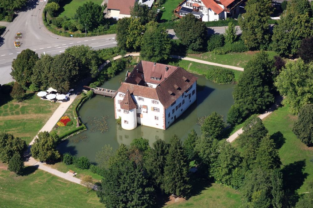 Inzlingen aus der Vogelperspektive: Wasserschloss Inzlingen in Baden Württemberg