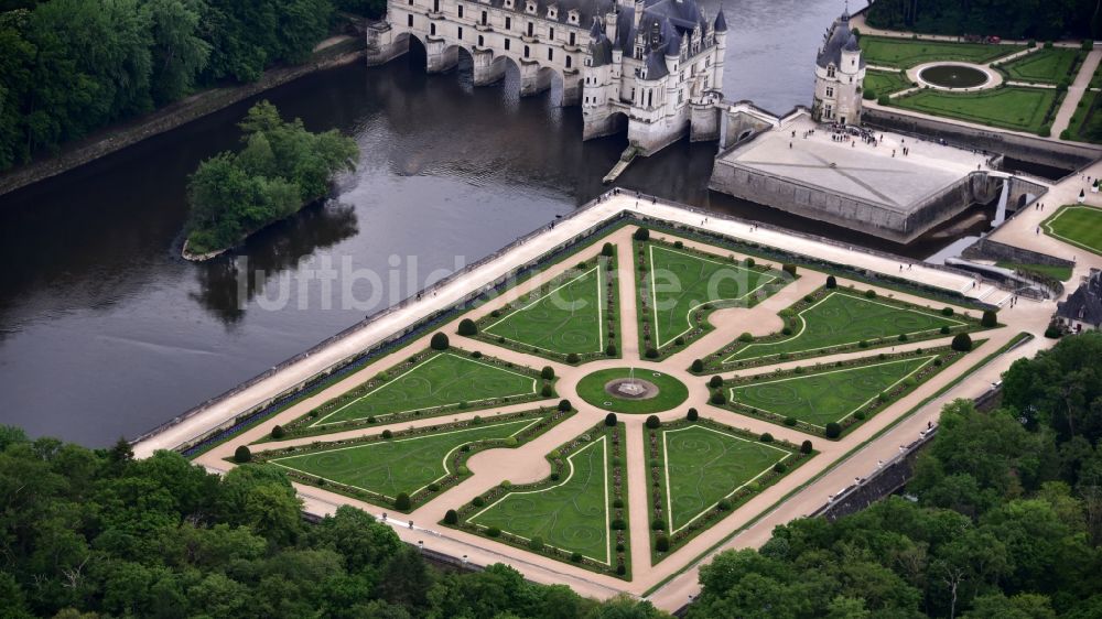 Chenonceaux aus der Vogelperspektive: Wasserschloss Schloss Chenonceau bei Chenonceaux im Département Indre-et-Loire der Region Centre in Frankreich