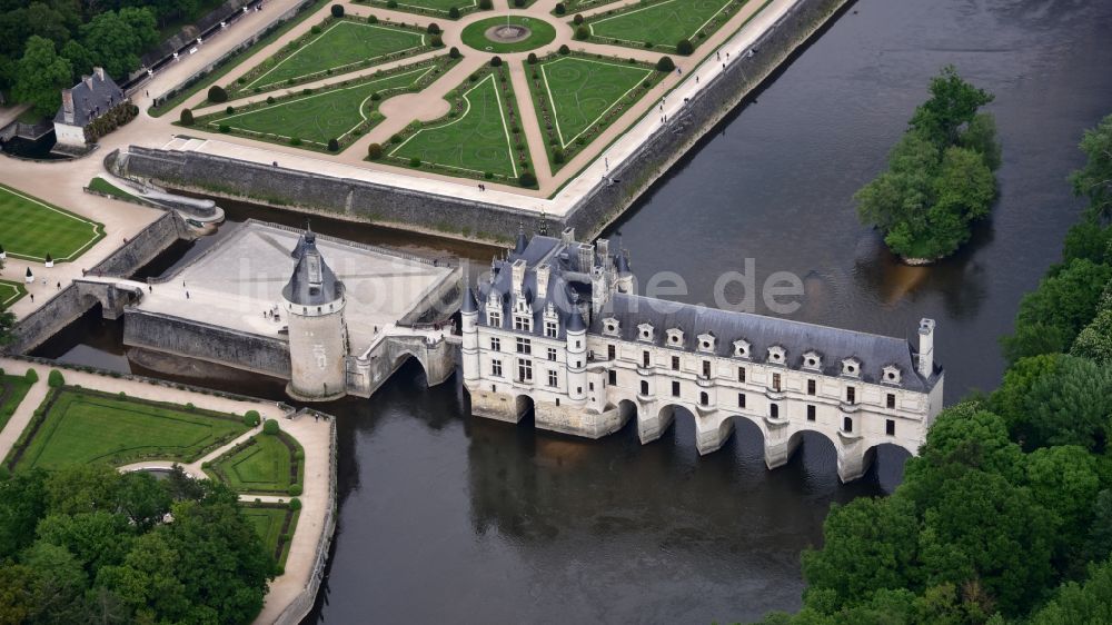 Luftaufnahme Chenonceaux - Wasserschloss Schloss Chenonceau bei Chenonceaux im Département Indre-et-Loire der Region Centre in Frankreich