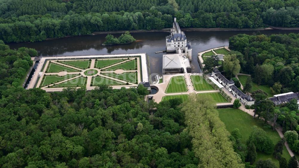 Luftbild Chenonceaux - Wasserschloss Schloss Chenonceau bei Chenonceaux im Département Indre-et-Loire der Region Centre in Frankreich