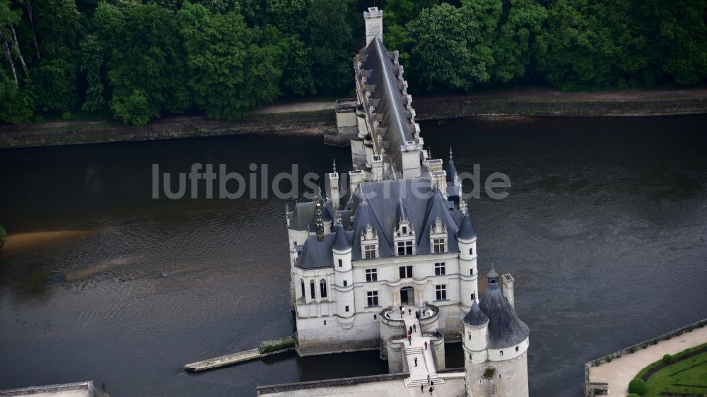 Chenonceaux von oben - Wasserschloss Schloss Chenonceau bei Chenonceaux im Département Indre-et-Loire der Region Centre in Frankreich