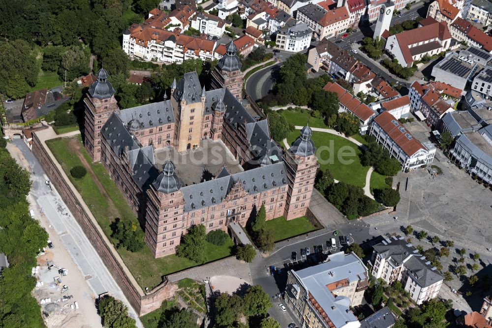 Aschaffenburg von oben - Wasserschloß Schloss Johannisburg in Aschaffenburg im Bundesland Bayern