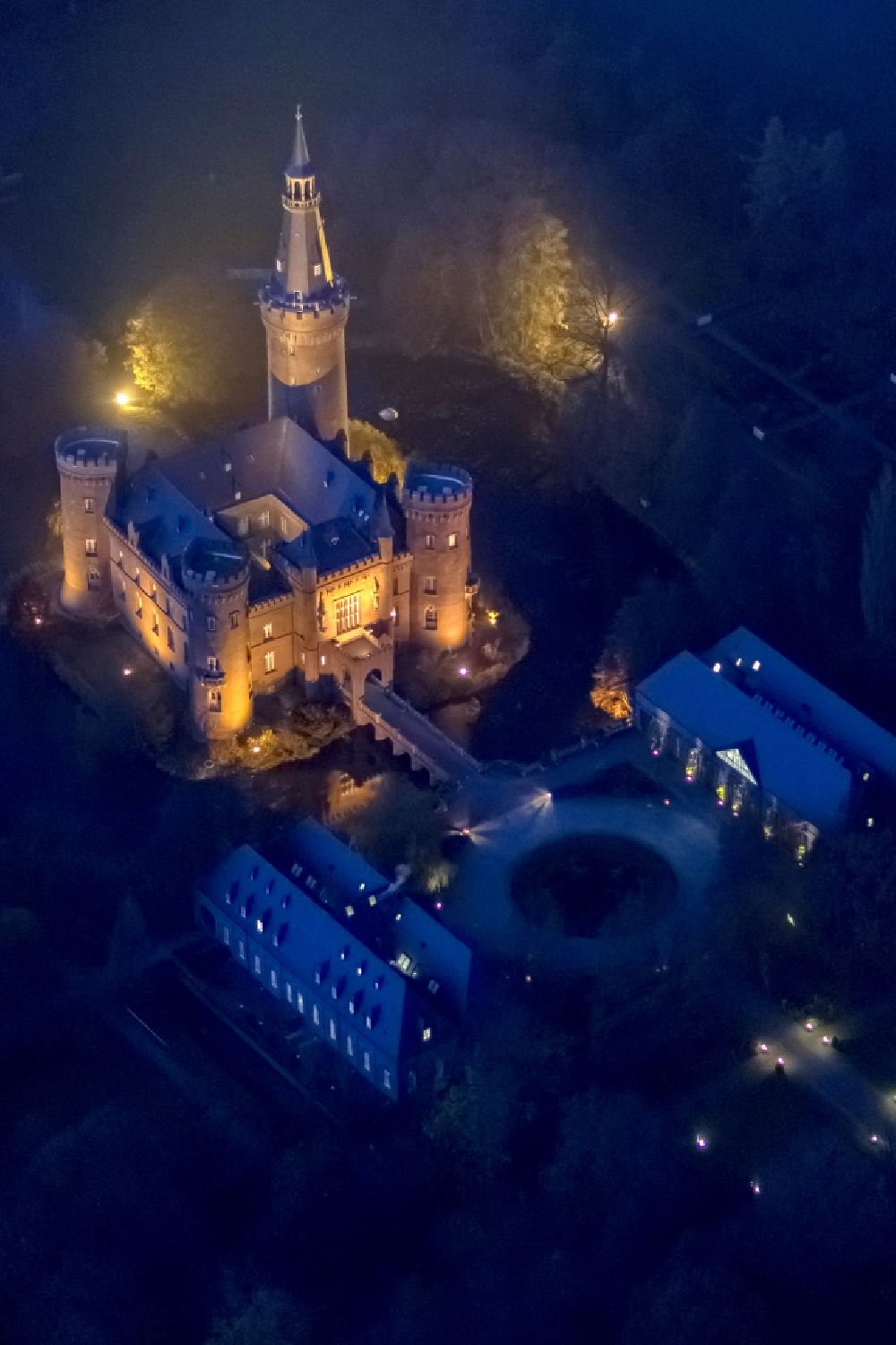 Luftbild Bedburg-Hau - Wasserschloss Schloss Moyland bei Bedburg- Hau im Bundesland Nordrhein-Westfalen NRW