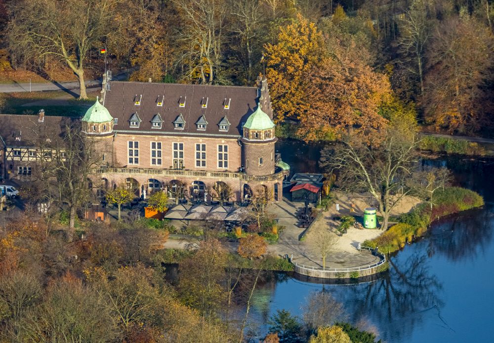 Gladbeck aus der Vogelperspektive: Wasserschloss Schloss Wittringen in Gladbeck im Bundesland Nordrhein-Westfalen, Deutschland