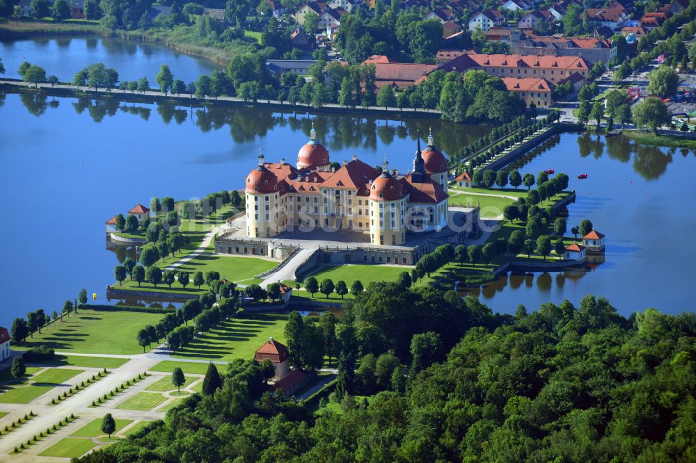 Luftbild Moritzburg - Wasserschloss und Schloßpark in Moritzburg im Bundesland Sachsen, Deutschland
