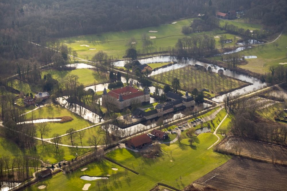 Luftbild Ascheberg-Herbern - Wasserschloss Westerwinkel mit Golfplatz im Gegenlicht in Ascheberg-Herbern im Bundesland Nordrhein-Westfalen