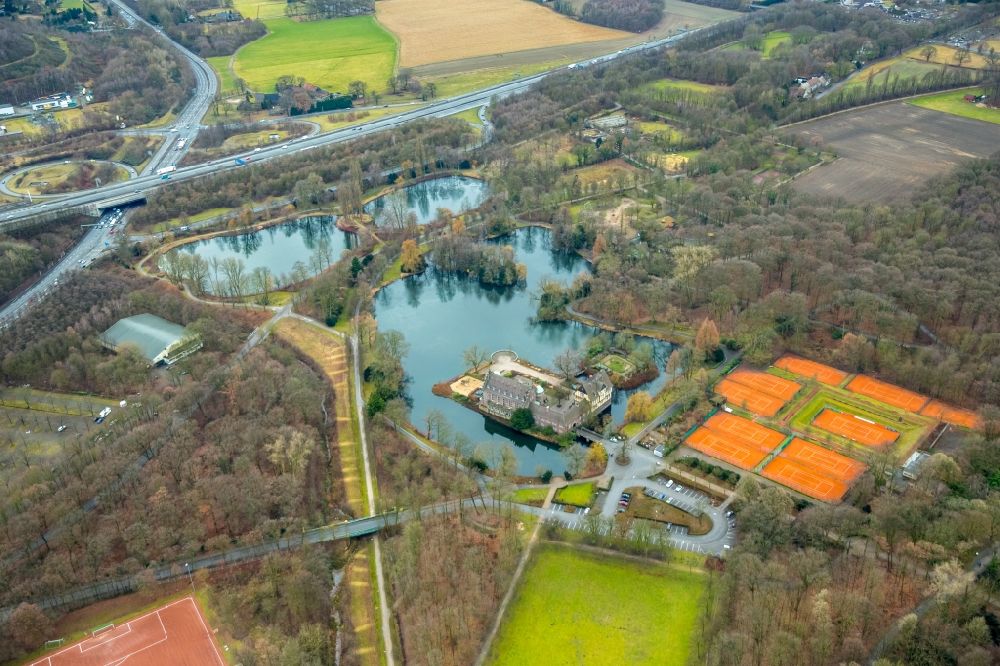 Gladbeck aus der Vogelperspektive: Wasserschloß Wittringen im Süden von Gladbeck im Bundesland Nordrhein-Westfalen