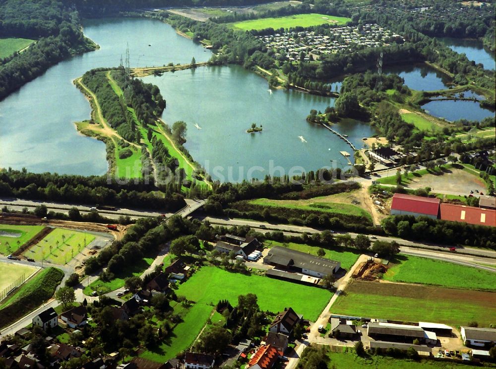 Luftaufnahme Langenfeld-Berghausen - Wasserskianlage im Sportzentrum Berghausen in Nordrhein-Westfalen