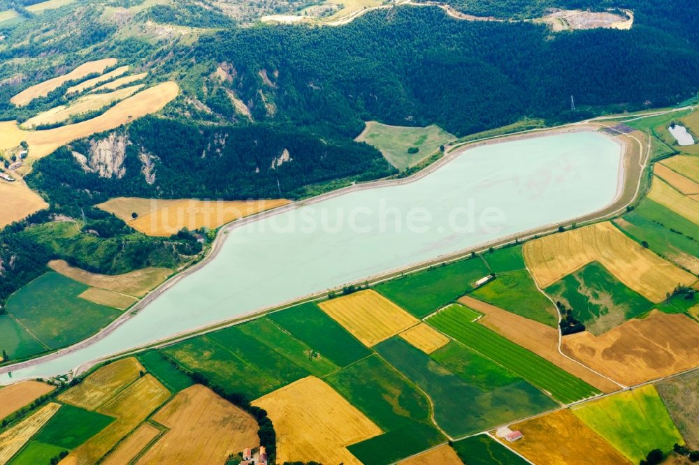 Luftbild Lazer - Wasserspeicher und See in Lazer in Provence-Alpes-Cote d'Azur, Frankreich