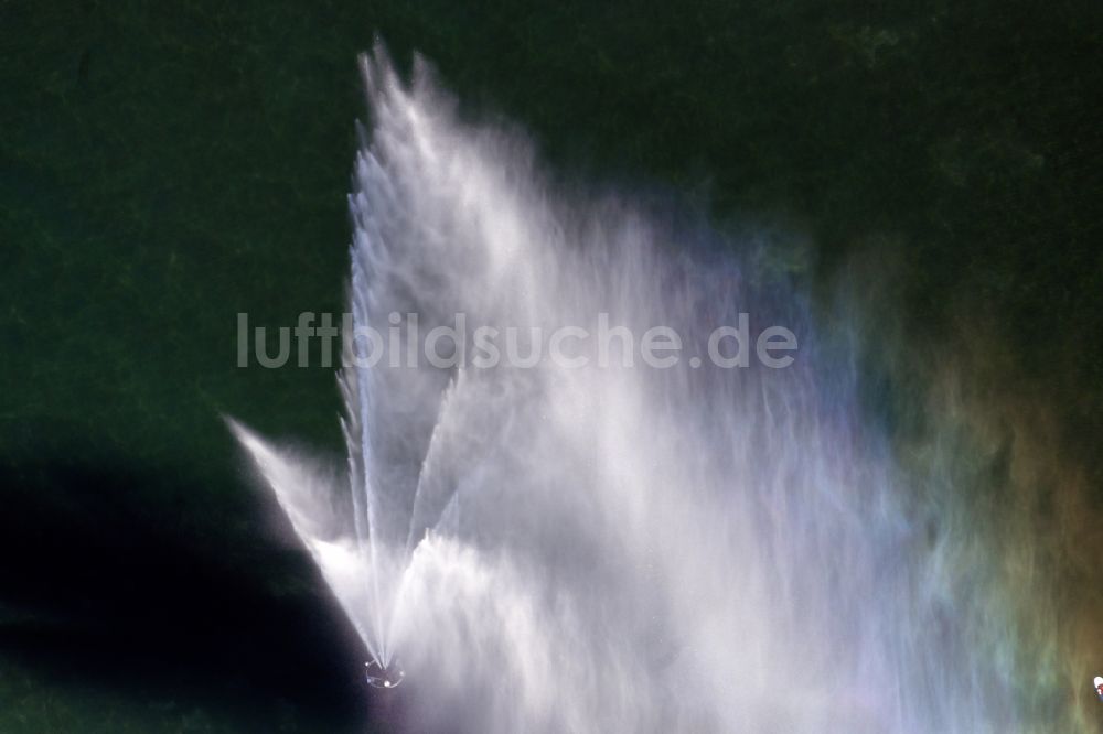 Luftaufnahme Konstanz - Wasserspiel- Fontaine auf auf dem Bodensee in Konstanz im Bundesland Baden-Württemberg, Deutschland