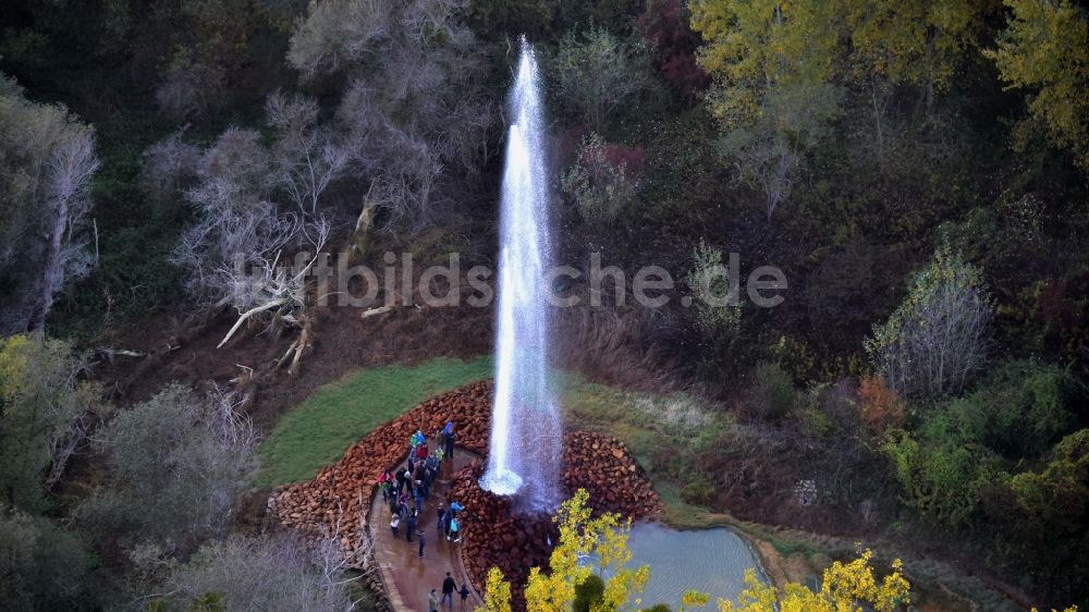 Luftaufnahme Andernach - Wasserspiel- Fontaine Geysir in Andernach im Bundesland Rheinland-Pfalz, Deutschland