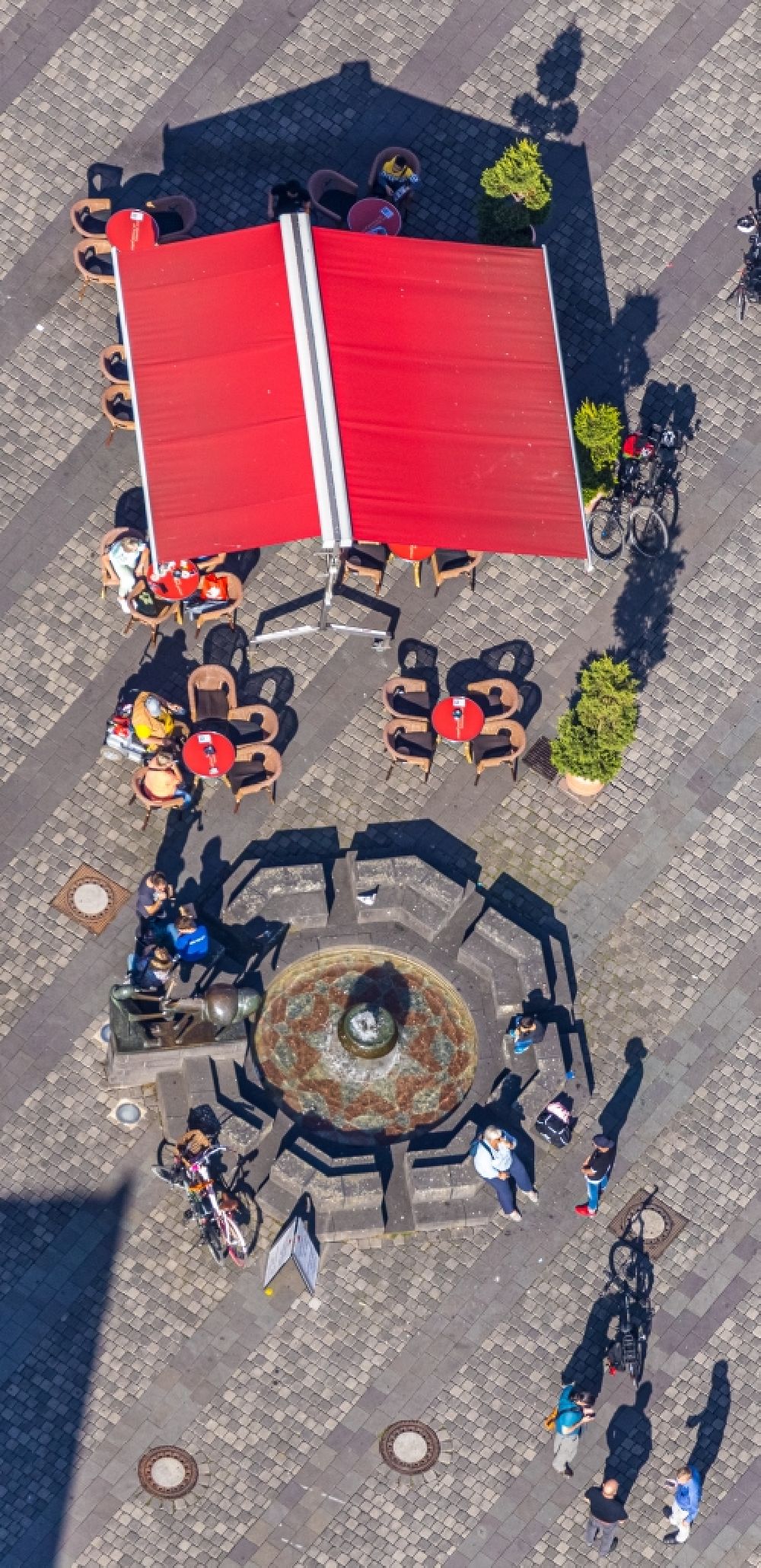 Unna von oben - Wasserspiele- Brunnen des Eselsbrunnen am Markt in Unna im Bundesland Nordrhein-Westfalen, Deutschland