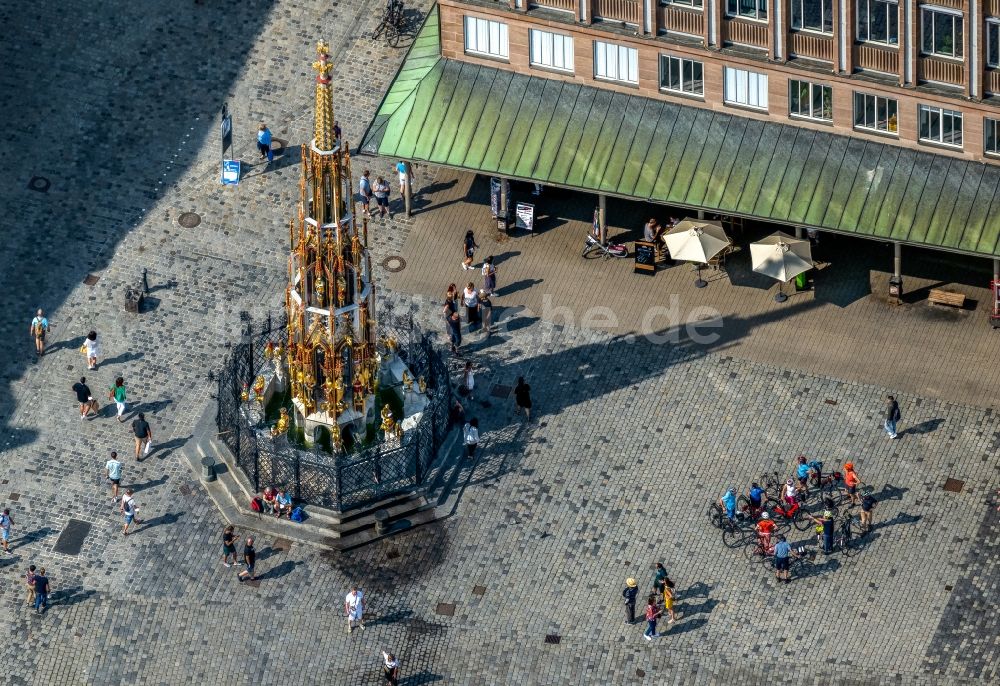 Luftbild Nürnberg - Wasserspiele- Brunnen am Hauptmarkt in Nürnberg im Bundesland Bayern, Deutschland