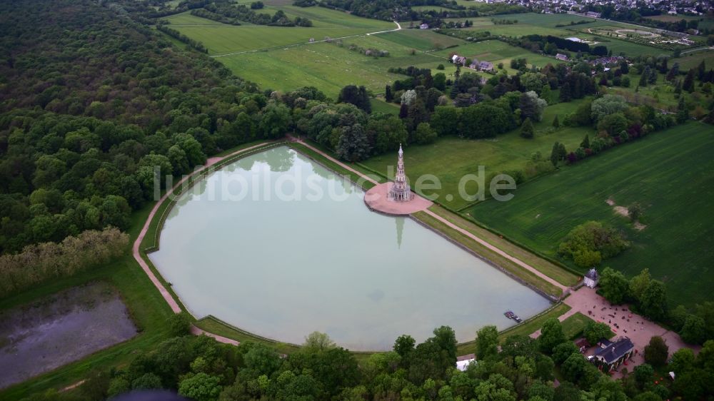 Luftaufnahme Amboise - Wasserspiele- Brunnen an der Pagode Chanteloup in Amboise in Centre-Val de Loire, Frankreich