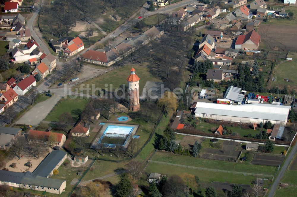 Luftaufnahme Niemegk - Wasserturm und Freibad Niemegk