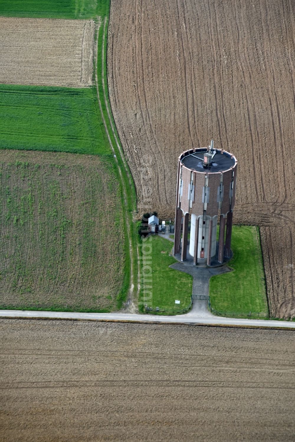 Ath aus der Vogelperspektive: Wasserwerk - Hochspeicher Anlage in Ath in Région wallonne, Belgien