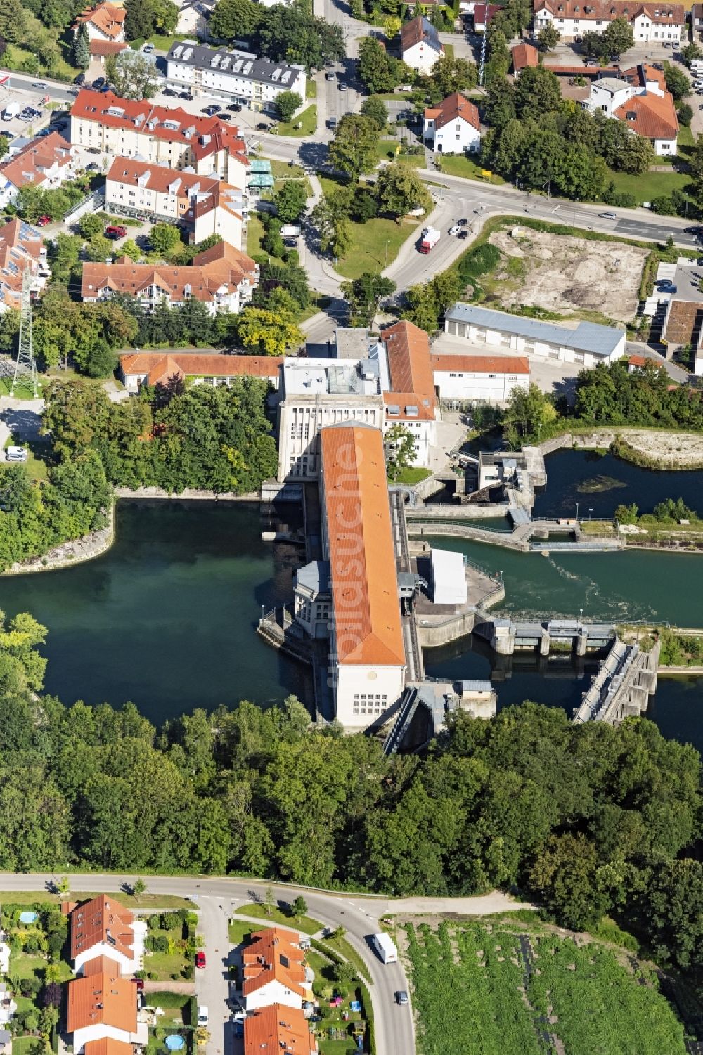 Finsing aus der Vogelperspektive: Wasserwerk und Wasserkraftwerk E.ON Wasserkraft GmbH in Finsing im Bundesland Bayern, Deutschland