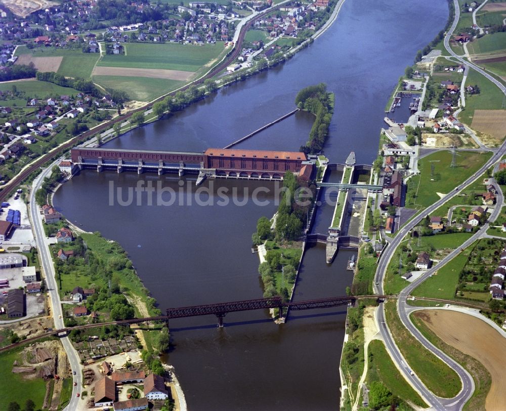 Luftaufnahme Passau - Wasserwerk und Wasserkraftwerk am Flußverlauf der Donau in Passau im Bundesland Bayern, Deutschland