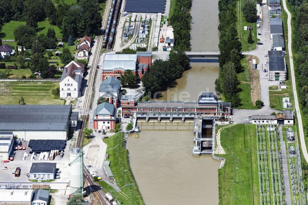 Gersthofen aus der Vogelperspektive: Wasserwerk und Wasserkraftwerk in Gersthofen im Bundesland Bayern, Deutschland