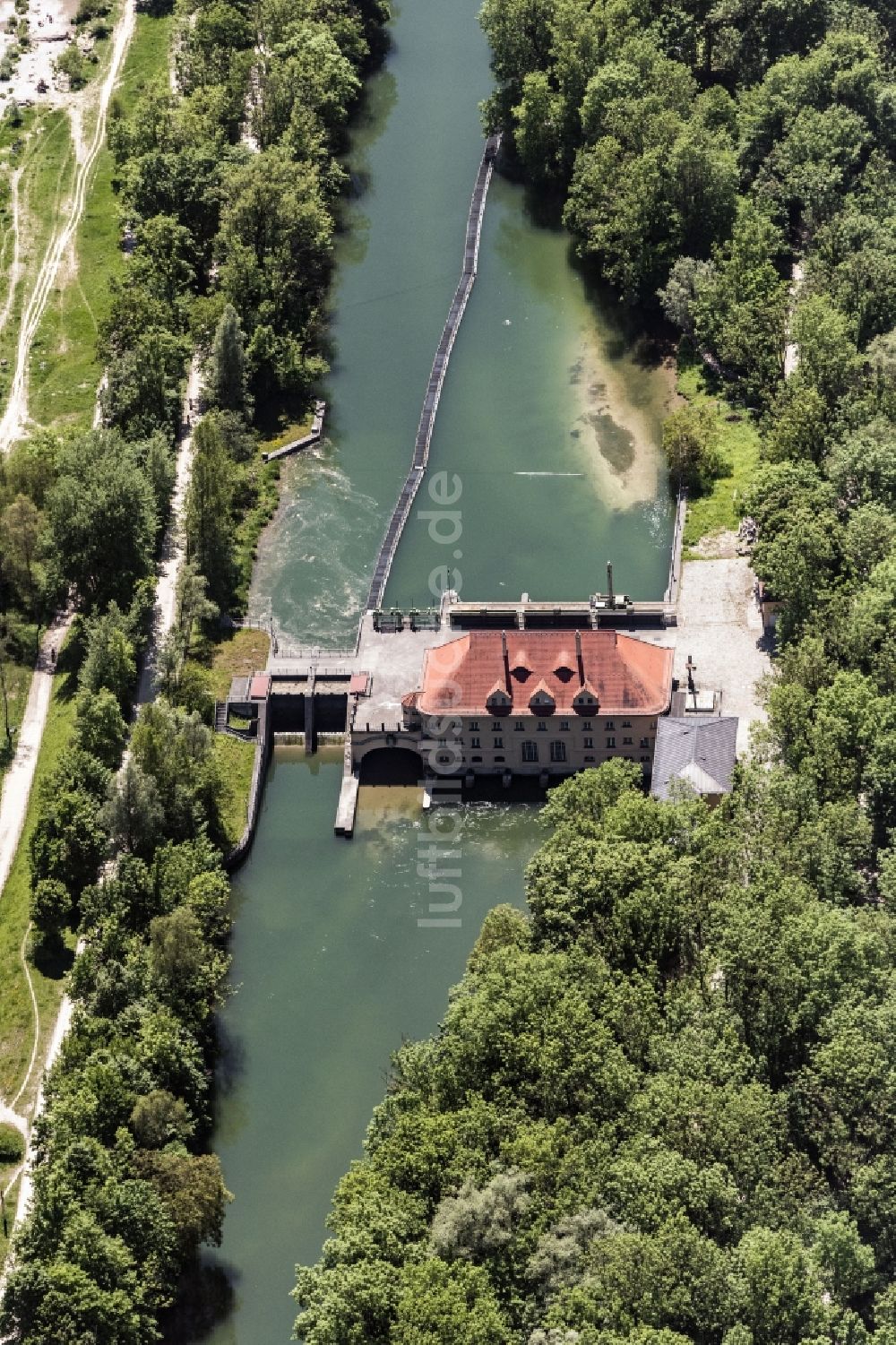 Luftaufnahme München - Wasserwerk und Wasserkraftwerk Isar 1 an der Isar in München im Bundesland Bayern, Deutschland
