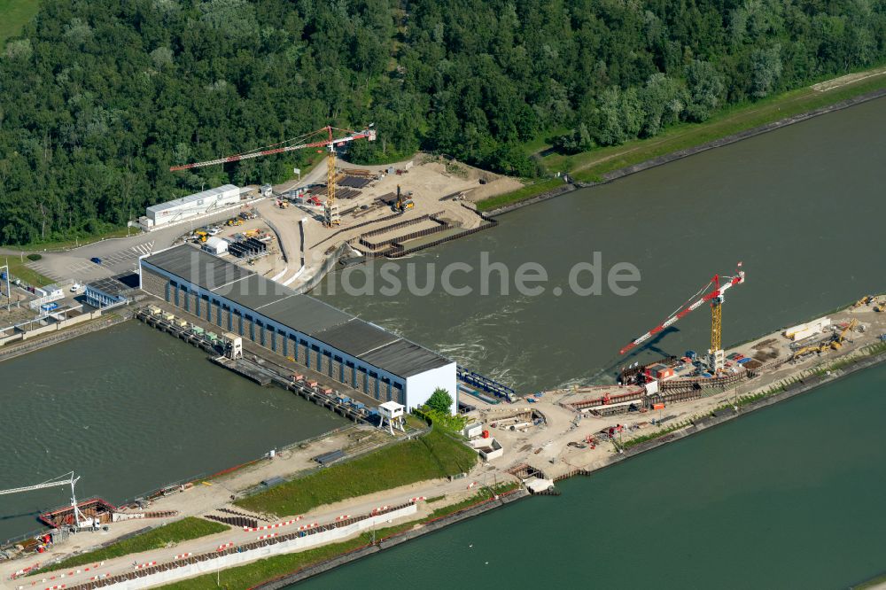 Rhinau von oben - Wasserwerk und Wasserkraftwerk am Rhein in Rhinau in Grand Est, Frankreich