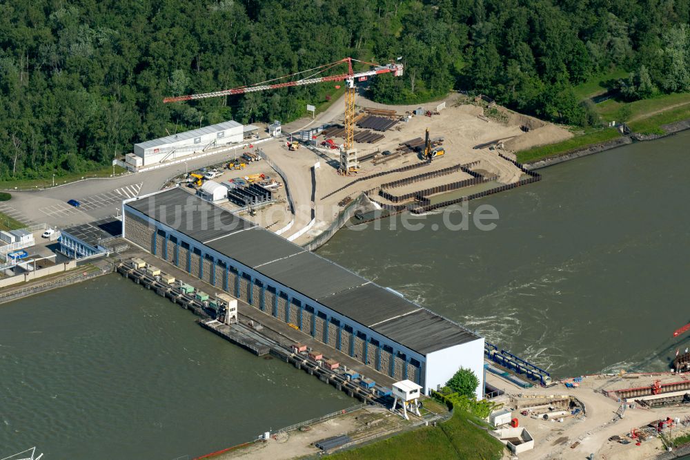 Rhinau aus der Vogelperspektive: Wasserwerk und Wasserkraftwerk am Rhein in Rhinau in Grand Est, Frankreich